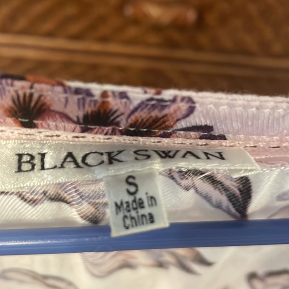 Great condition, soft, comfortable romper - Picture 3 of 4